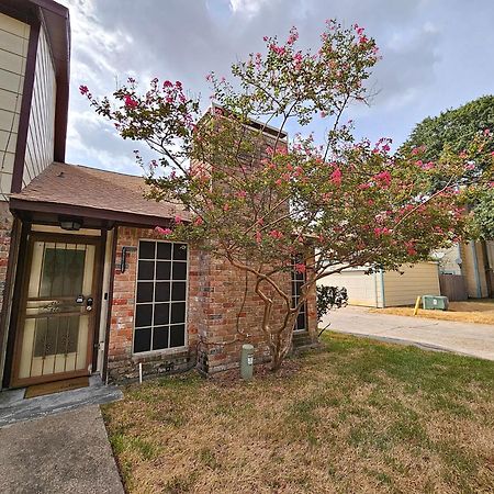 Centrally Located Houston Retreat! Sleeps 8, 10 Min To Downtown, Free Parking Luaran gambar