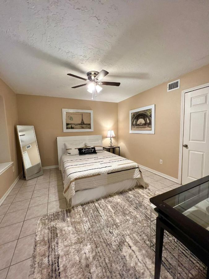 Centrally Located Houston Retreat! Sleeps 8, 10 Min To Downtown, Free Parking Luaran gambar