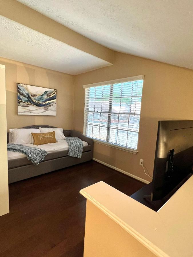 Centrally Located Houston Retreat! Sleeps 8, 10 Min To Downtown, Free Parking Luaran gambar