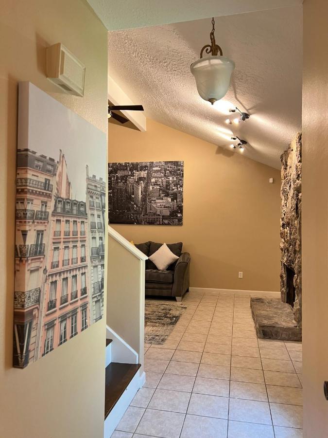 Centrally Located Houston Retreat! Sleeps 8, 10 Min To Downtown, Free Parking Luaran gambar