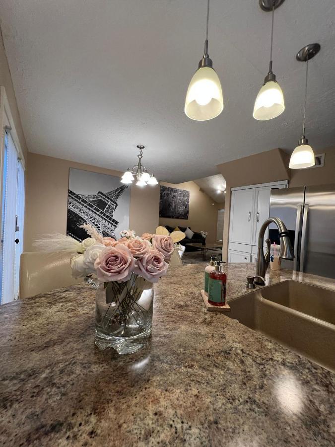 Centrally Located Houston Retreat! Sleeps 8, 10 Min To Downtown, Free Parking Luaran gambar