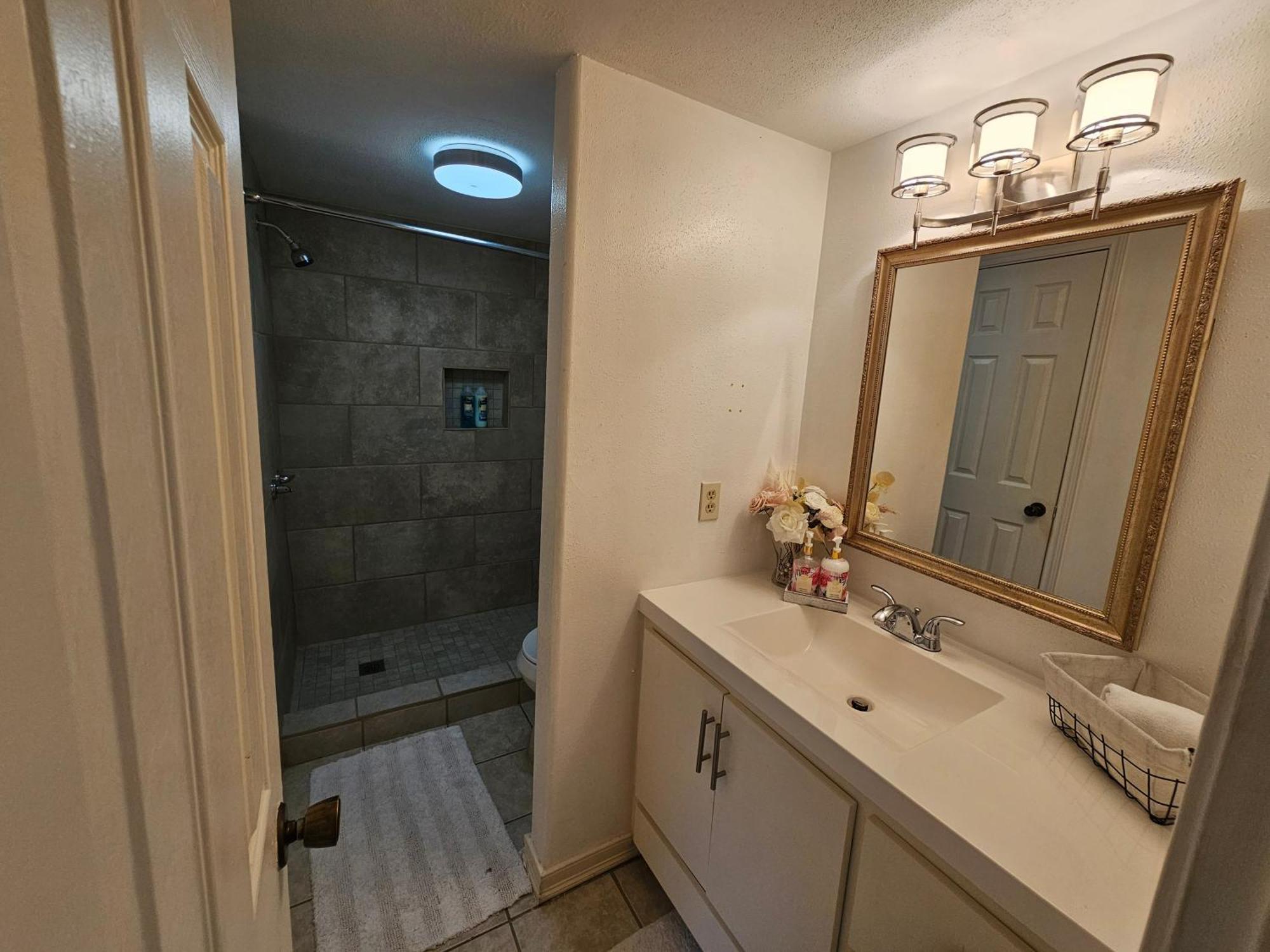 Centrally Located Houston Retreat! Sleeps 8, 10 Min To Downtown, Free Parking Luaran gambar